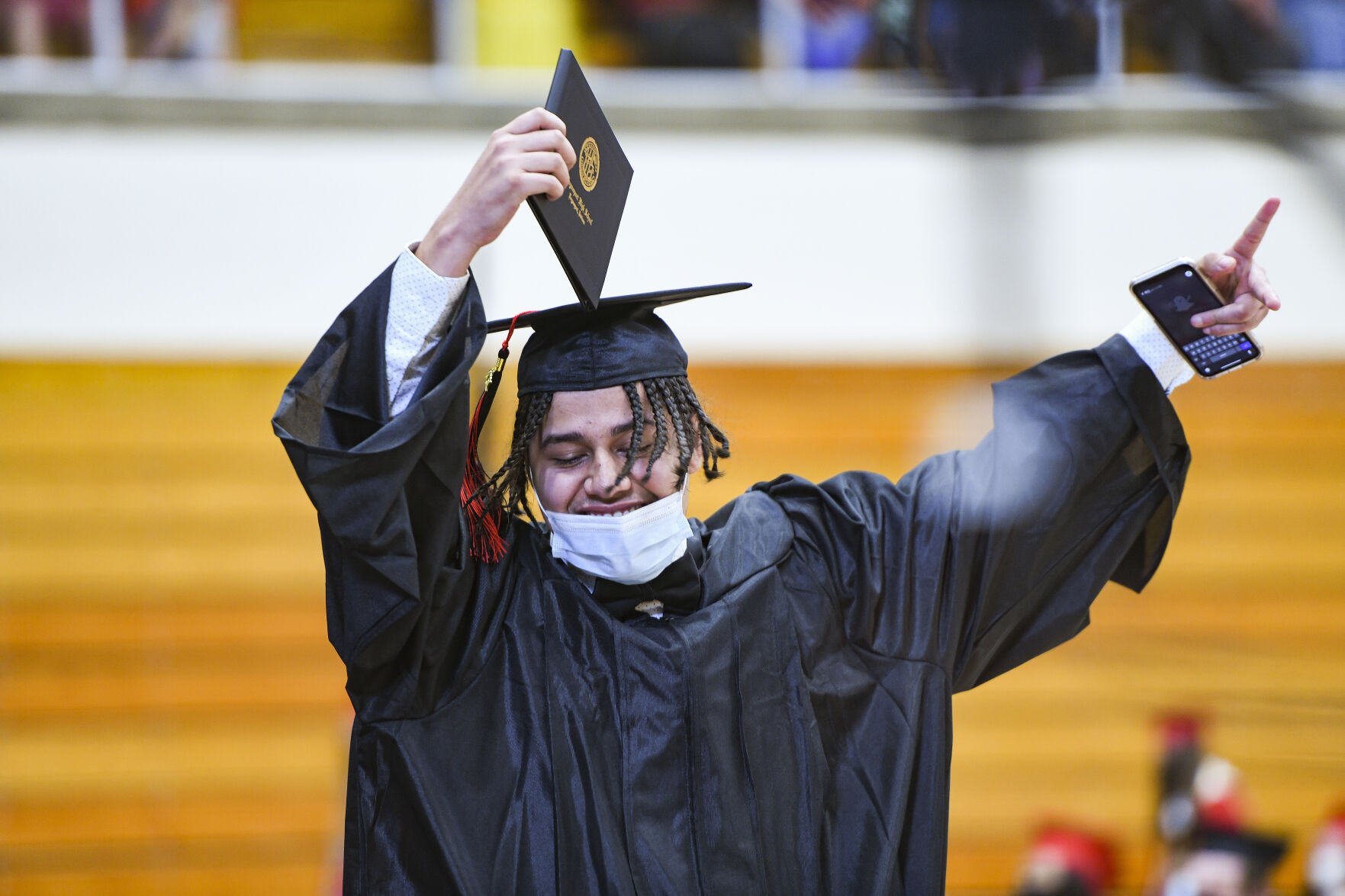 logan grad 0004.JPG